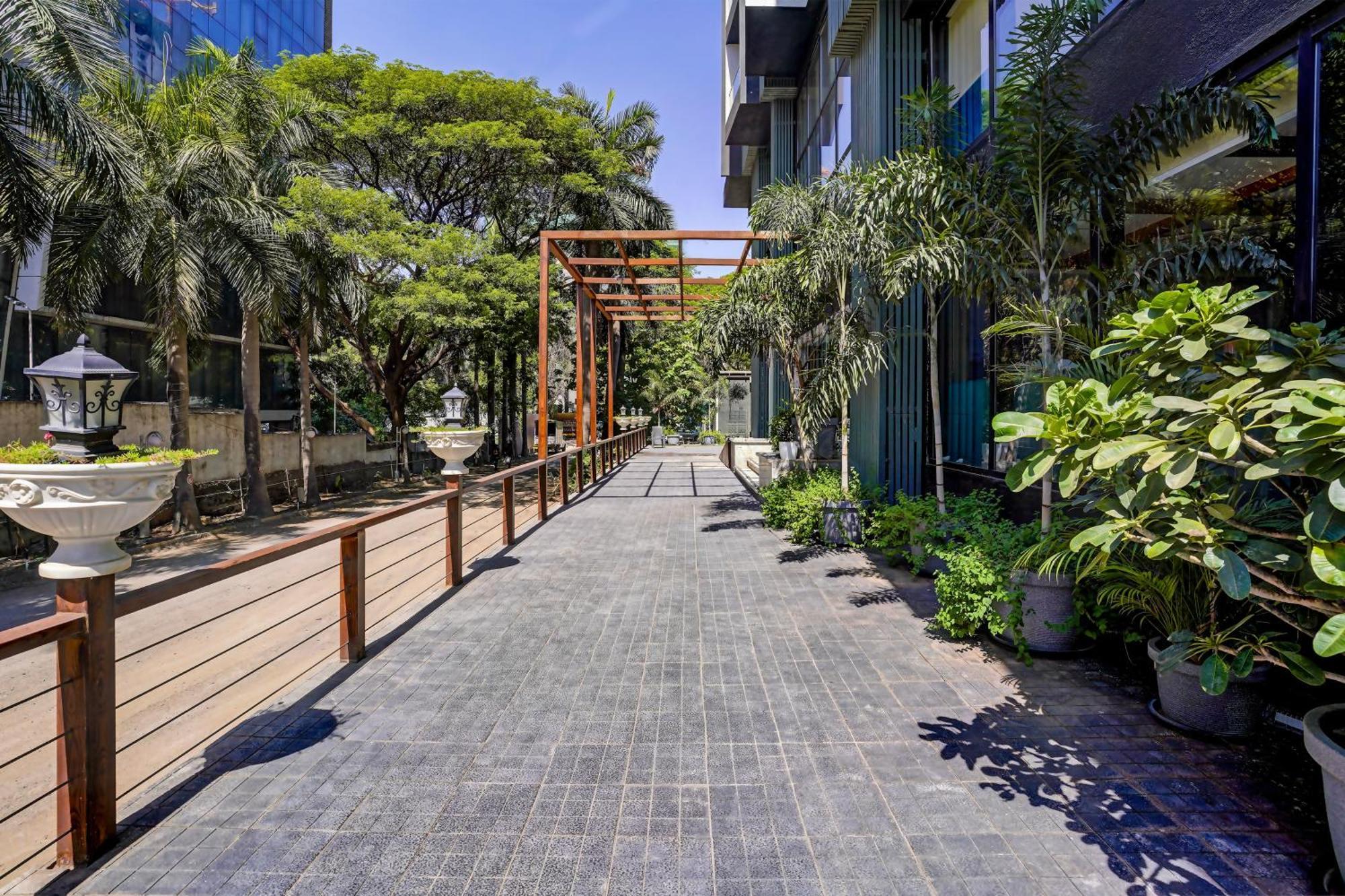 Palette Magarpatta Formerly Emerald Guestimony 5* Pune